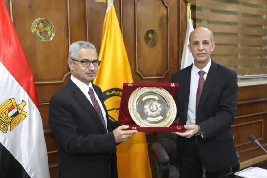 محافظ بني سويف يشهد أول اجتماع لمجلس الجامعة