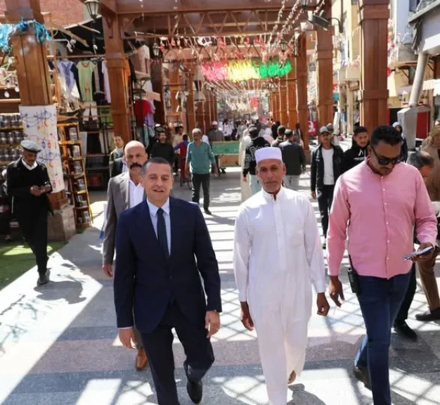 محافظ أسوان يواصل جولاته الميدانية بالأسواق