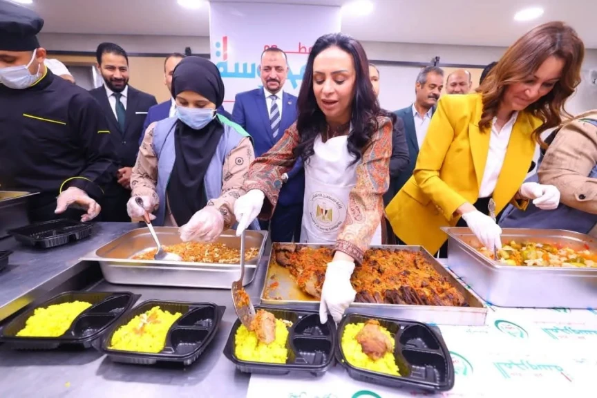 وزيرة التضامن الاجتماعي تتفقد وحدة إطعام ”المحروسة ” بمؤسسة يمن الخيرية بـ” الوراق”