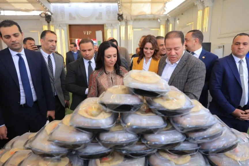 وزيرة التضامن الاجتماعي تتفقد مقر إطعام جمعية الأورمان بـ” إمبابة”