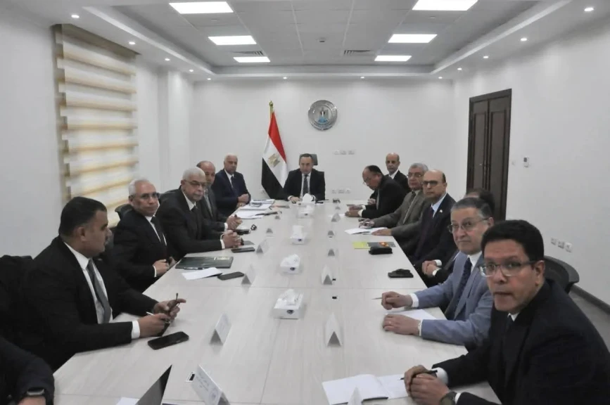 وزير التعليم العالي يجتمع بعدد من رؤساء الجامعات الأهلية لمتابعة انتظام الدراسة بالفصل الدراسي الثاني