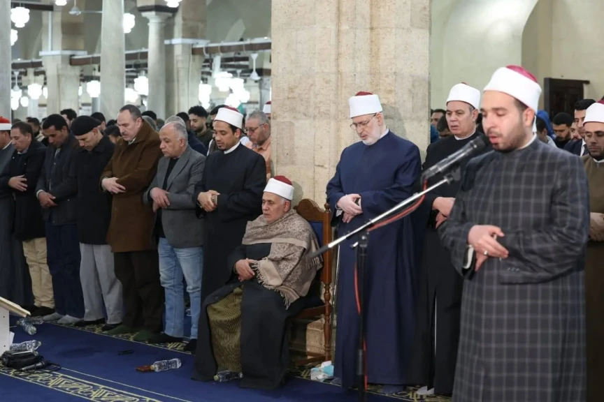 بالجامع الأزهر .. ٱلاف المصلين يناجون الله طمعا في رضوانه ومغفرته