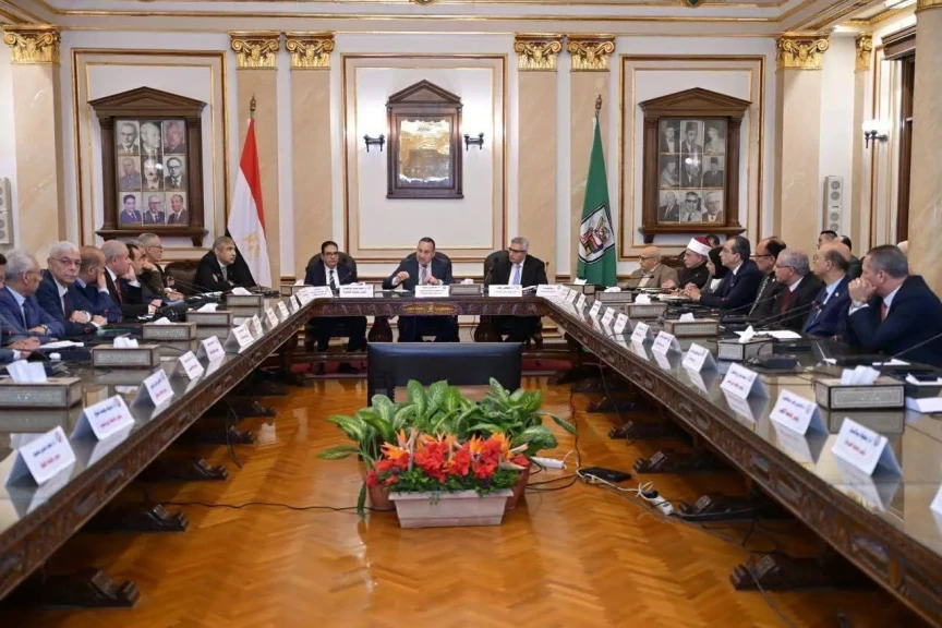 رئيس جامعة المنوفية يشارك فى اجتماع المجلس الأعلى للجامعات بجامعة القاهرة