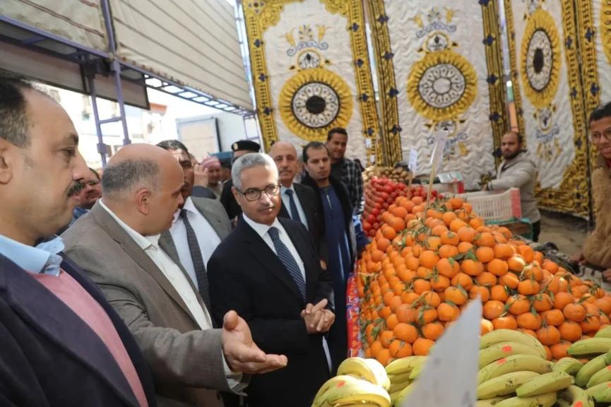 محافظ بني سويف يتفقد سير ومنظومة  العمل في معرض ”أهلاً رمضان” ومبادرة (سوق اليوم الواحد) خلال زيارته لاهناسيا