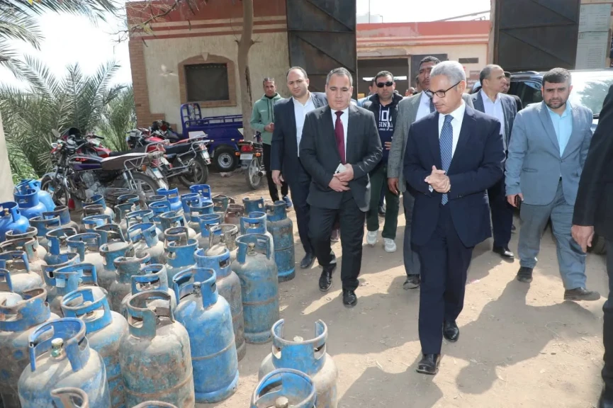 محافظ بني سويف يوجه بتكثيف المرور على مستودعات البوتاجاز