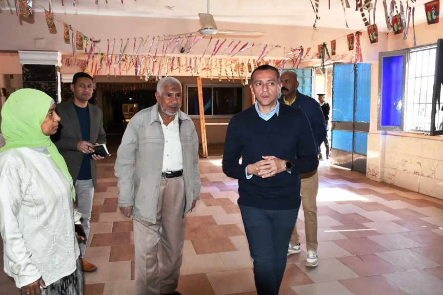 محافظ أسوان يتفقد مركز التأهيل الشامل بطريق السادات