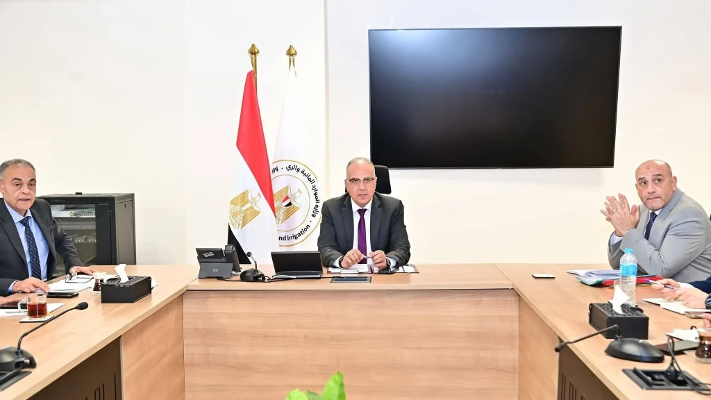 وزير الري يتابع موقف استلام مصلحة الميكانيكا والكهرباء لمحطات الرفع الواقعة على المسار الناقل لمحطة الدلتا