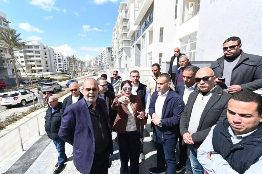وزيرة الإسكان تتفقد كومباند ”مزارين” بمدينة العلمين الجديدة