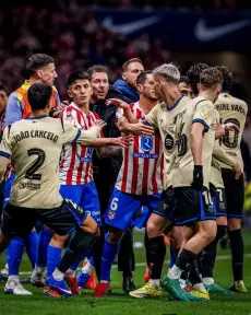 برشلونة يستعد لقمة ثأرية أمام أتلتيكو مدريد في إياب نصف نهائي كأس الملك