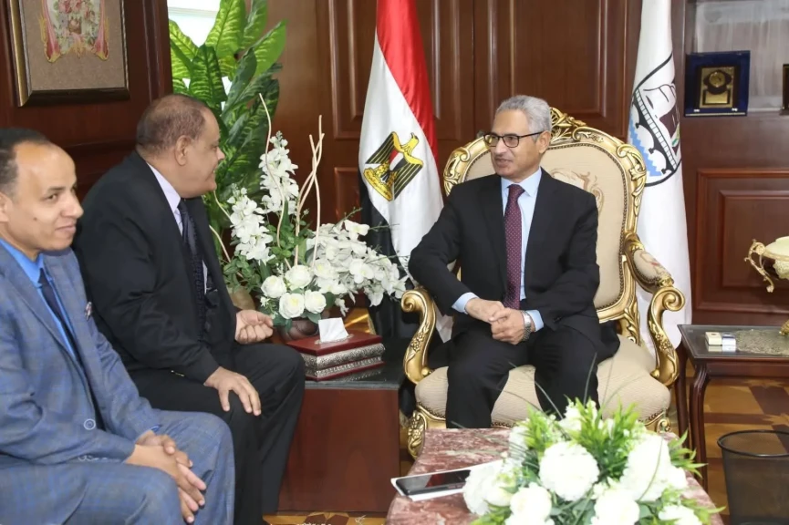 محافظ بني سويف يستقبل بعض هيئة التدريس بكلية الدراسات الإسلامية والعربية للبنين