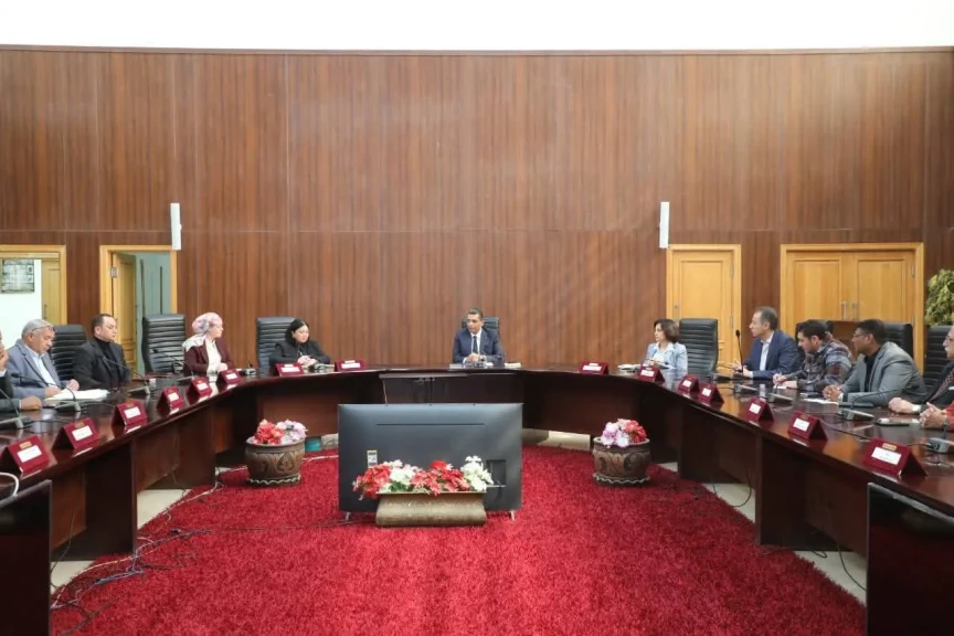 محافظ البحر الأحمر ونائبة وزيرة التضامن الاجتماعي يبحثان تعزيز سبل التعاون المشترك للأسر الأولى بالرعاية