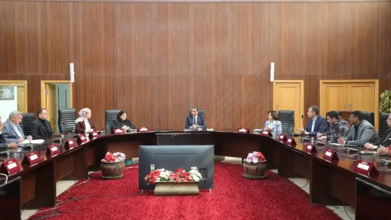 محافظ البحر الأحمر ونائبة وزيرة التضامن الاجتماعي يبحثان تعزيز سبل التعاون المشترك للأسر الأولى بالرعاية