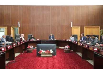 محافظ البحر الأحمر ونائبة وزيرة التضامن الاجتماعي يبحثان تعزيز سبل التعاون المشترك للأسر الأولى بالرعاية