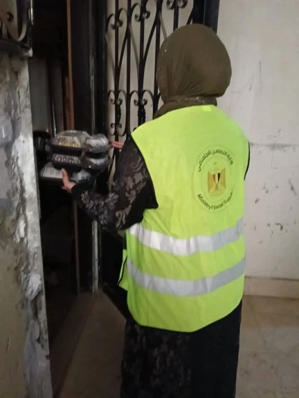 التضامن الاجتماعي: توزيع ما يزيد على ١٥ ألف وجبة على أهالي مناطق مشروعات السكن بديل العشوائيات خلال النصف الأول من شهر رمضان المبارك