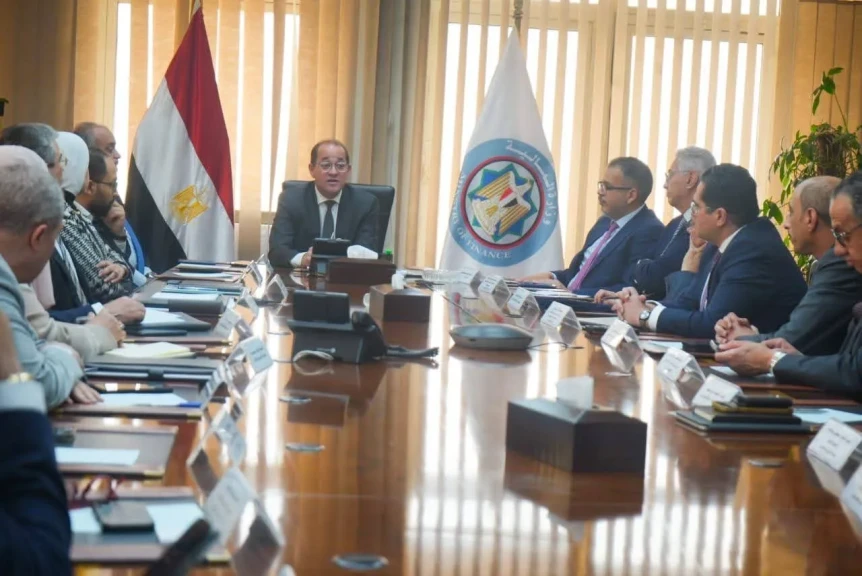 وزير المالية.. في لقائه مع عدد من المستثمرين بحضور المدير التنفيذي لمركز المشروعات الدولية الخاصة CIPE