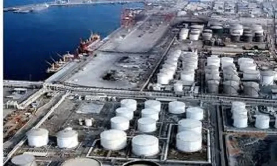 الإمارات: السيطرة على حريق منطقة الفجيرة للصناعات البترولية ”فوز”