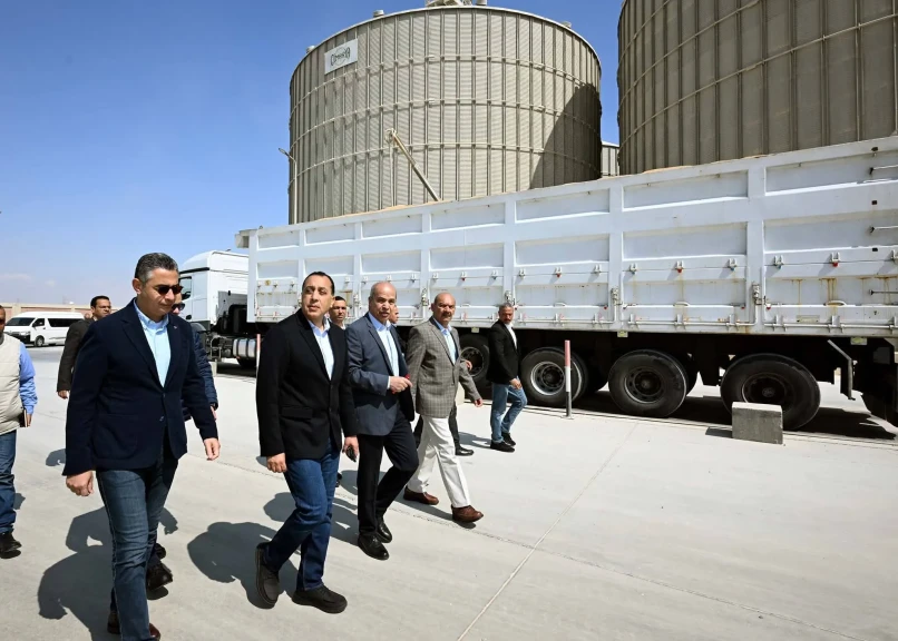 رئيس الوزراء يتفقد صومعة عتاقة بالسويس للاطمئنان على كفاءة منظومة تخزين القمح