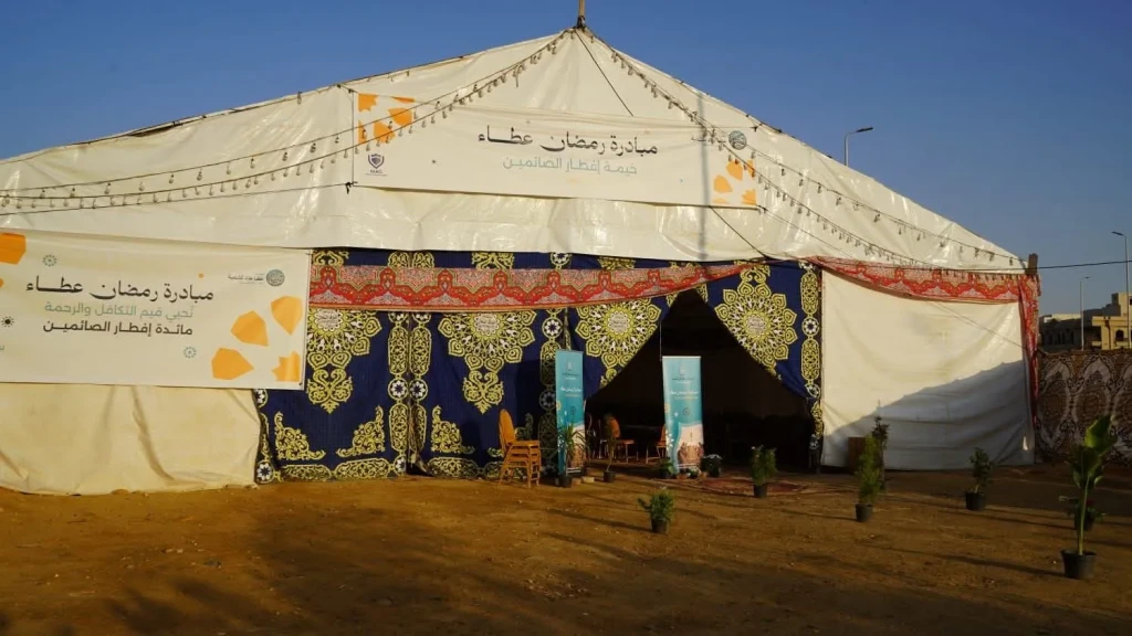 خيم رمضانية  لخدمة العمالة غير المنتظمة والأسر الأولى بالرعاية .. ”مؤسسة عطا جاد للتنمية”