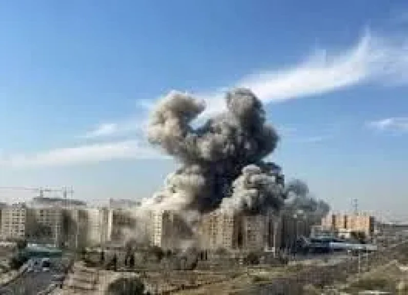 ”واشنطن بوست”: تقرير استخباراتي يحذر من أن الحرب الكبرى لن تطيح بالنظام الإيراني