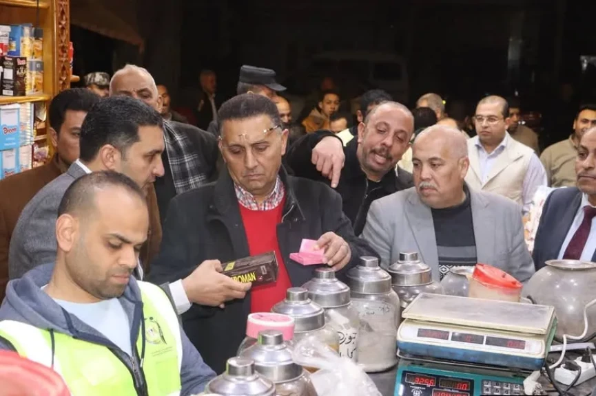 محافظ القليوبية يقود حملة رقابية مكبرة بمدينة طوخ لضبط الأسواق