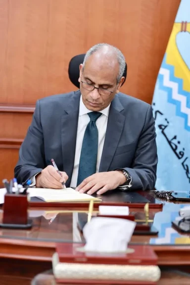 محافظ كفرالشيخ يعتمد التعريفة الجديدة لنقل الركاب.. محذرًا من استغلال المواطنين في تحصيل مبالغ أزيد من التعريفة المقررة