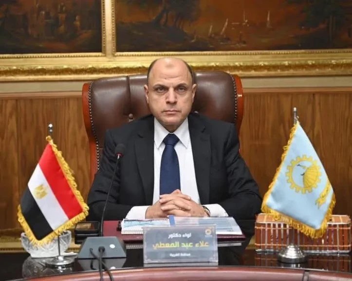 محافظ الغربية يعتمد التعريفة الجديدة لوسائل النقل ويؤكد تكثيف الرقابة بالمواقف ومحطات الوقود وتطبيق إجراءات حاسمة لمنع أي استغلال للمواطنين