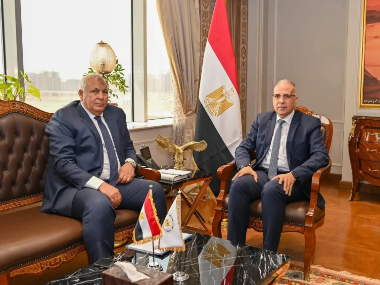 وزير الري يستقبل اللواء محمد الزملوط محافظ مطروح