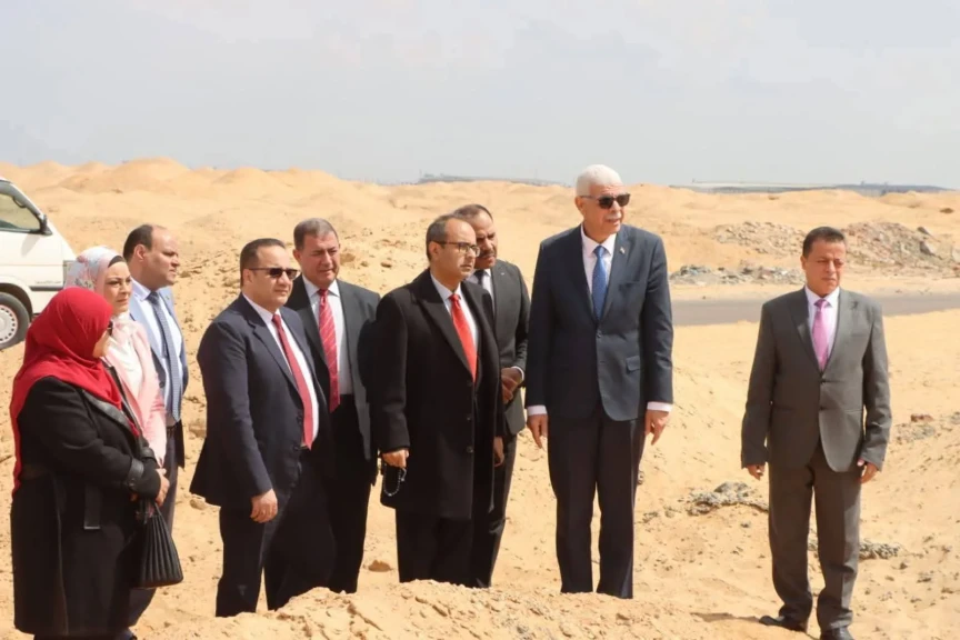 رئيس جامعة المنوفية يتابع أعمال سور أرض التوسعات بمدينة السادات