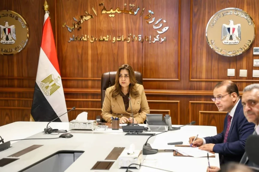 وزيرة التنمية تتابع مع المحافظات أسعار تعريفة الركوب الجديدة لسيارات الأجرة عقب تحريك أسعار المواد البترولية