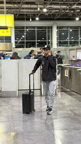 بالصور ....بعثة بيراميدز تصل مطار القاهرة استعداداً لرحلة المغرب