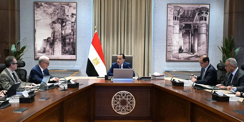 رئيس الوزراء يستعرض تقديرات الاستثمارات الحكومية المستهدفة ضمن خطة التنمية الاقتصادية والاجتماعية للعام المالي 2027/2026