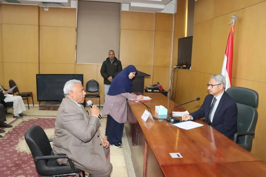 محافظ بني سويف يناقش مطالب وشكاوى واحتياجات أهالي في 4 قرى ببني سوبف والفشن