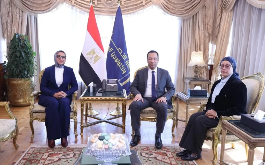 وزير الاتصالات يبحث مع محافظ الوادي الجديد تعزيز التعاون في تطوير الخدمات التكنولوجية