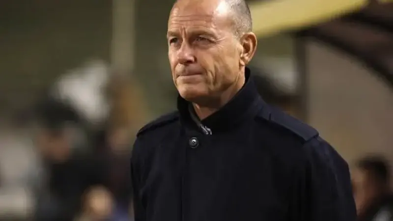 توروب يعقد محاضرة بالفيديو مع لاعبي الأهلي قبل المران الثاني في تونس