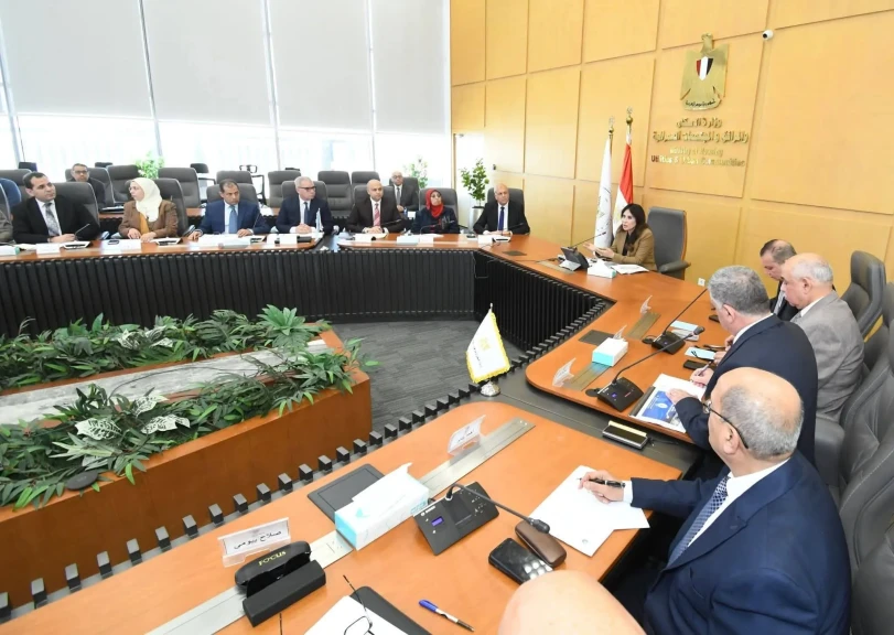 وزيرة الإسكان تترأس الاجتماع الدوري للجنة المرافق لمتابعة منظومة العمل بقطاعات مياه الشرب