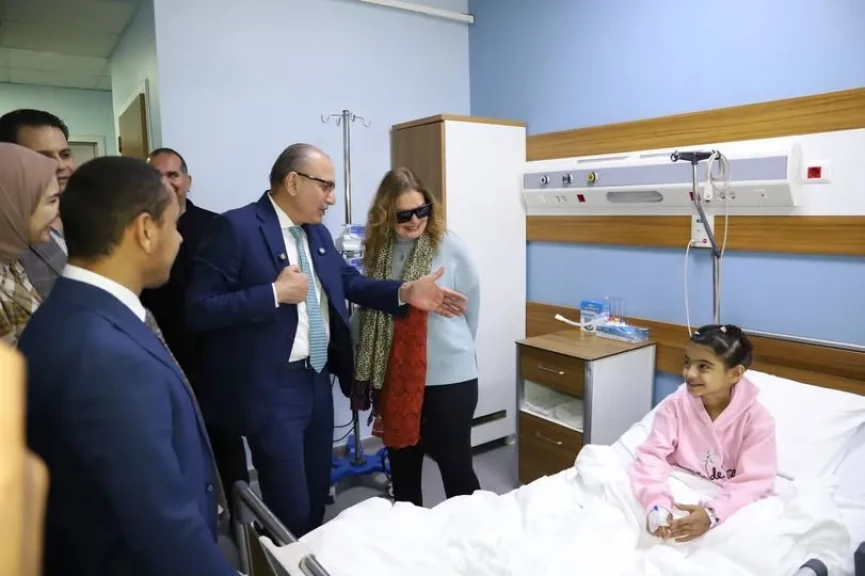 سفير تركيا لدى القاهرة صالح موطلو شن يزور مستشفى الناس الخيري
