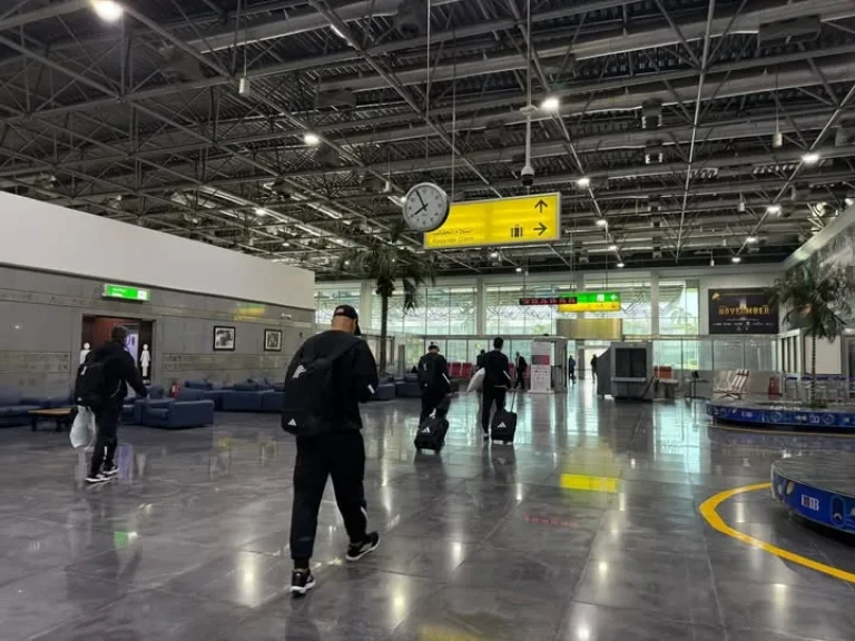 بعثة الأهلي تصل مطار القاهرة بعد رحلة تونس