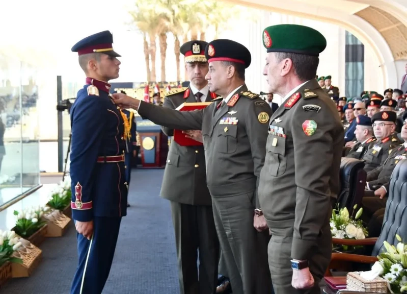 وزير الدفاع  يشهد حفل إنتهاء فترة الإعداد العسكرى لطلبة الأكاديمية العسكرية المصرية والكليات العسكرية