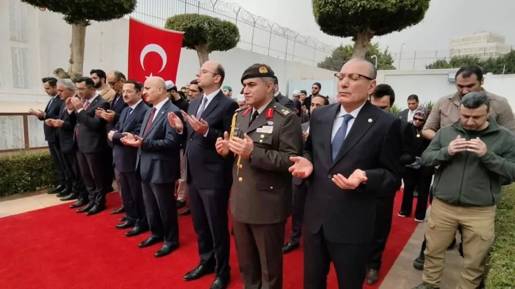 إحياء ”ذكرى الشهداء 18 مارس” والذكرى الـ111 لانتصارات معارك تشاناق قلعة في مقابر الشهداء الاتراك بالقاهرة