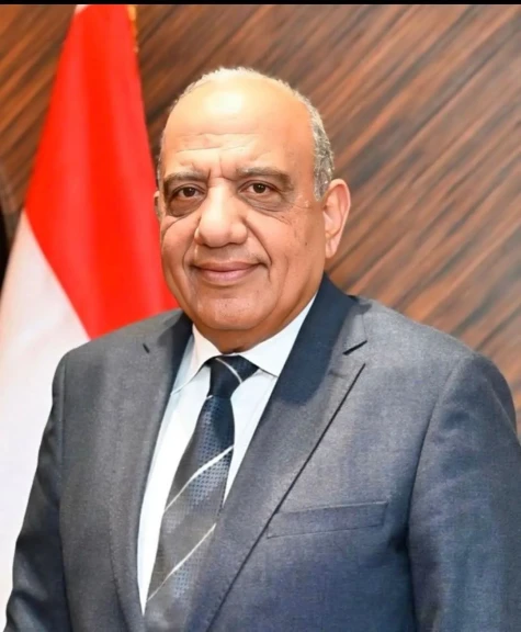 وزير الكهرباء والطاقة المتجددة يوجه بمد ساعات العمل بمراكز خدمة المواطنين