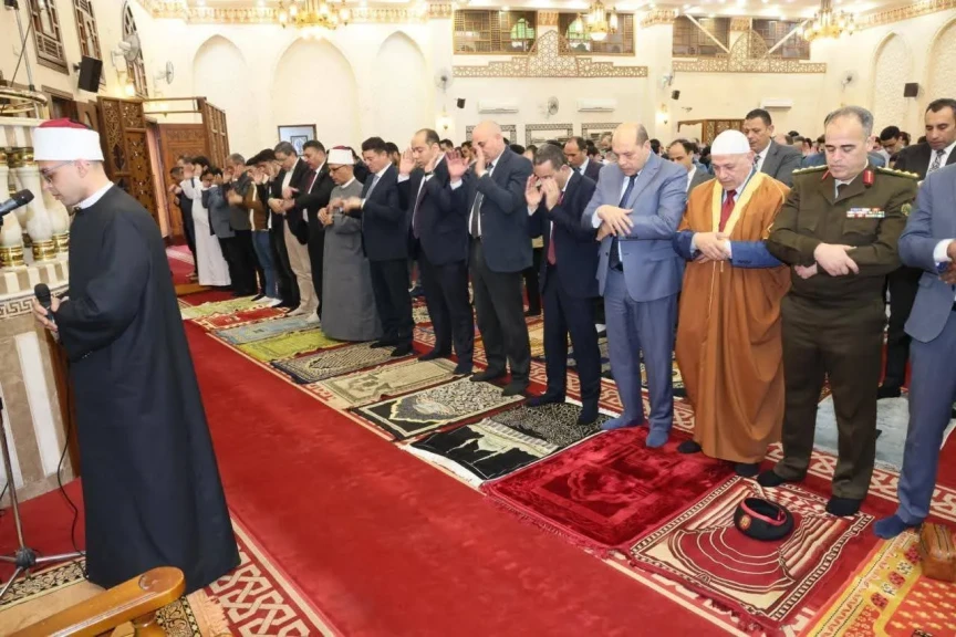 محافظ المنوفية يؤدي شعائر صلاة عيد الفطر المبارك بمسجد الرؤوف الرحيم بشبين الكوم