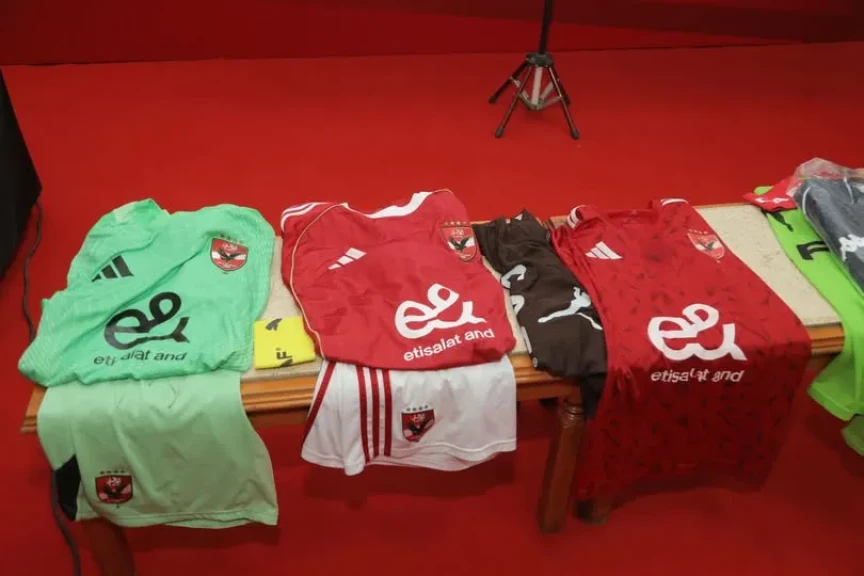 الأهلي يرتدي زيه التقليدي أمام الترجي التونسي