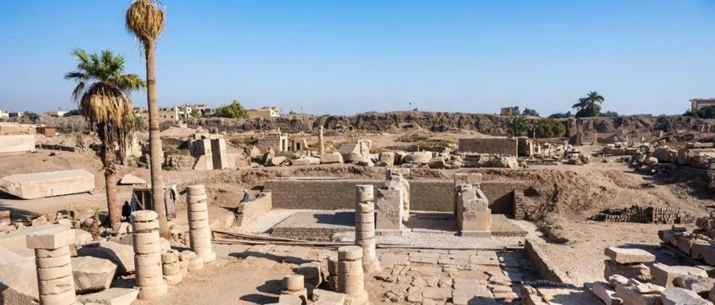 الانتهاء من مشروع إعادة تركيب وترميم بوابة سور الملك رمسيس الثالث شمال معابد الكرنك