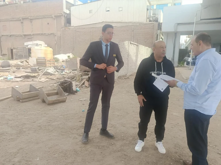 رئيس حي العجوزة :  يوجه ممثلي شركة GMC بضرورة رفع مخالفات البناء للشركة