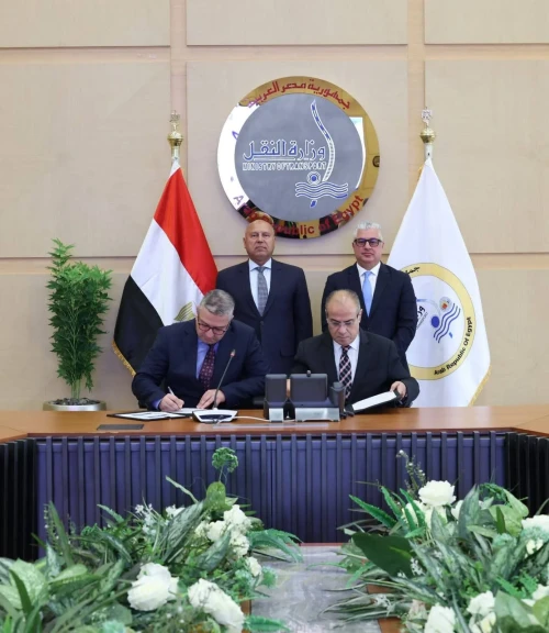 وزير النقل يشهد توقيعين بين شركة موانئ مصر البحرية والهيئة العامة للمنطقة الاقتصادية لقناة السويس