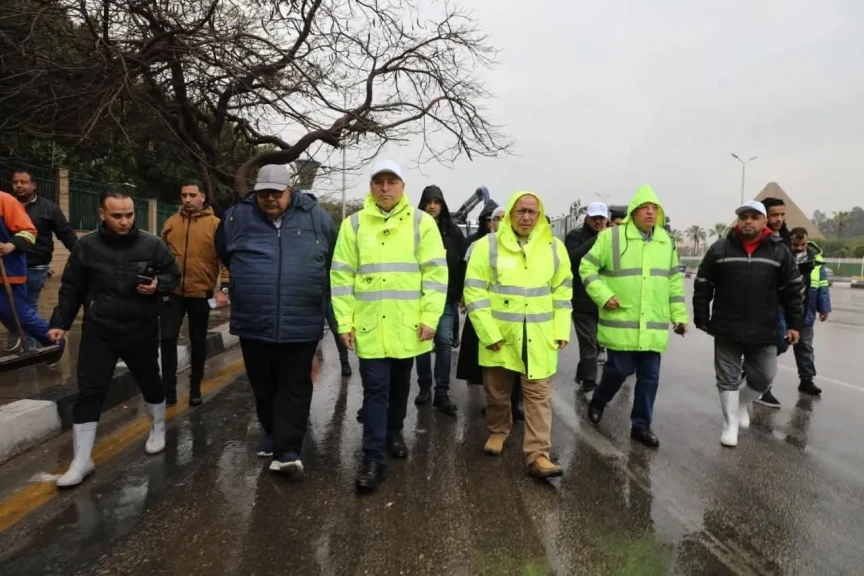 محافظ القاهرة يتفقد أحياء العاصمة للإشراف على رفع مياه الأمطار