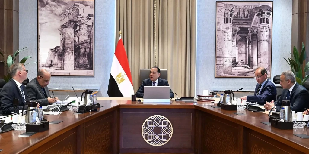 رئيس الوزراء يتابع إجراءات ترشيد استهلاك المواد البترولية والكهرباء