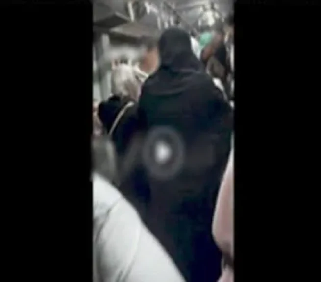 الداخلية: كشف ملابسات مقطع فيديو مشاجرة داخل عربة مترو الانفاق بالقاهرة