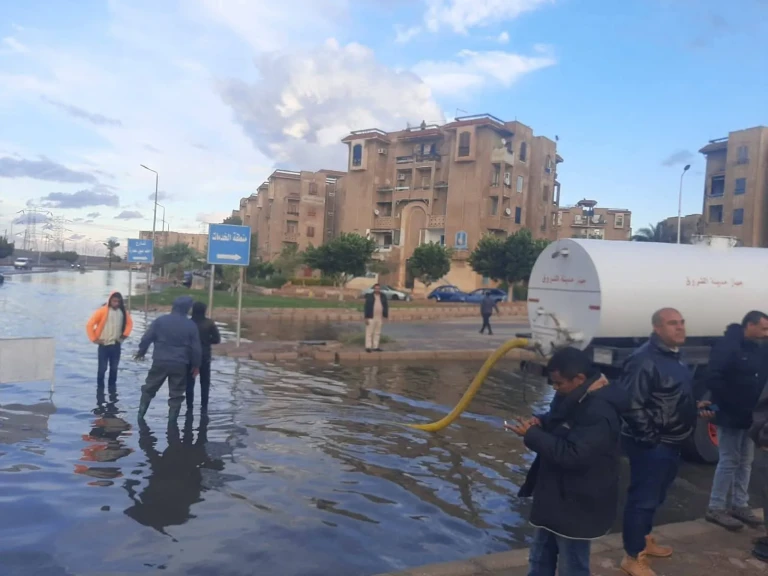 أجهزة المدن الجديدة تُكثف جهودها لمجابهة مياه الأمطار والتعامل مع موجة الطقس السيئ