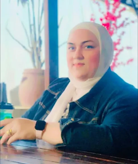 نفاق في العلن وسم في الخفاء